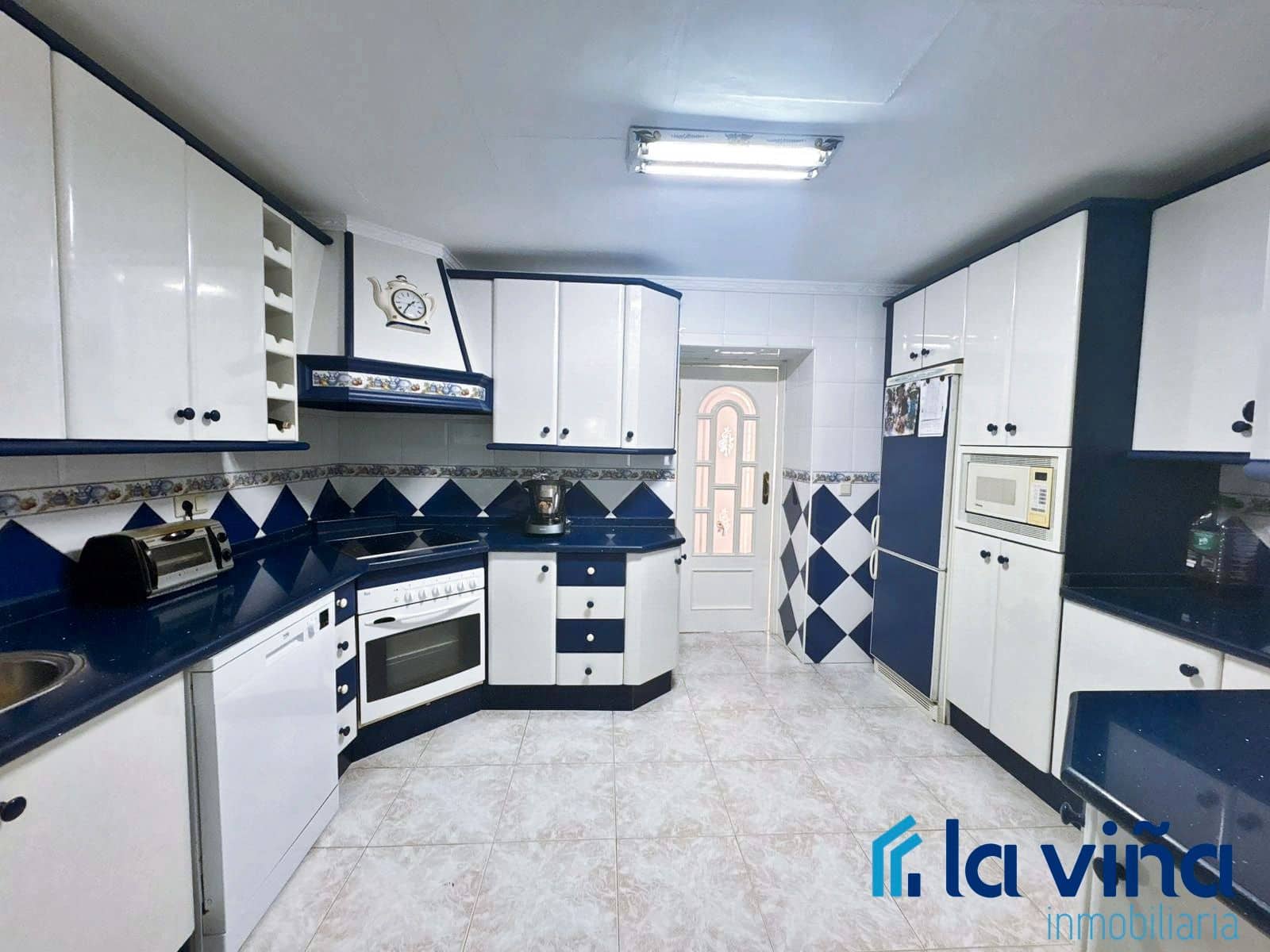 2 bedroom Townhouse for sale in La Roda de Andalucia - € 95,000 (Ref: 9675135)