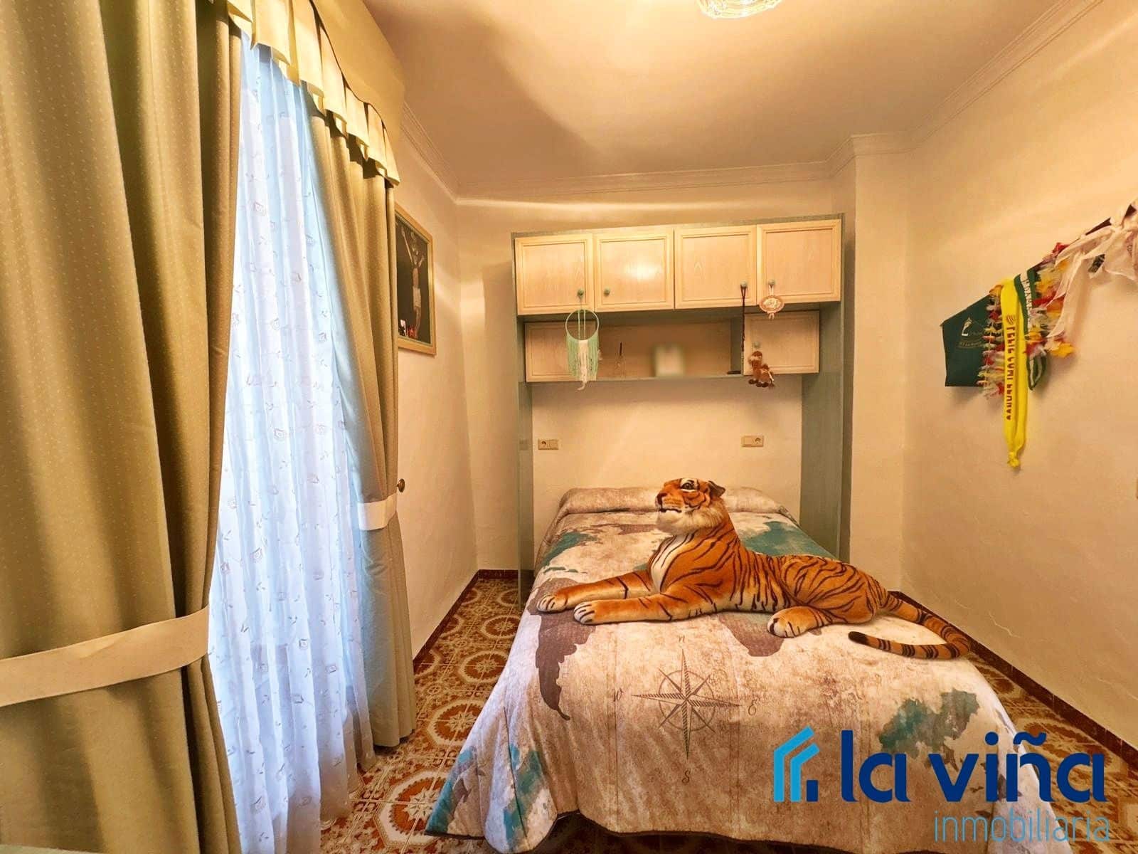 2 bedroom Townhouse for sale in La Roda de Andalucia - € 95,000 (Ref: 9675135)