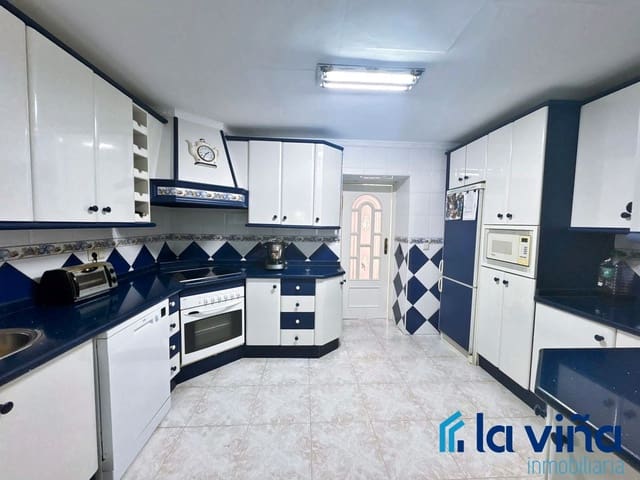 2 bedroom Townhouse for sale in La Roda de Andalucía - € 95,000 (Ref: 9675135)