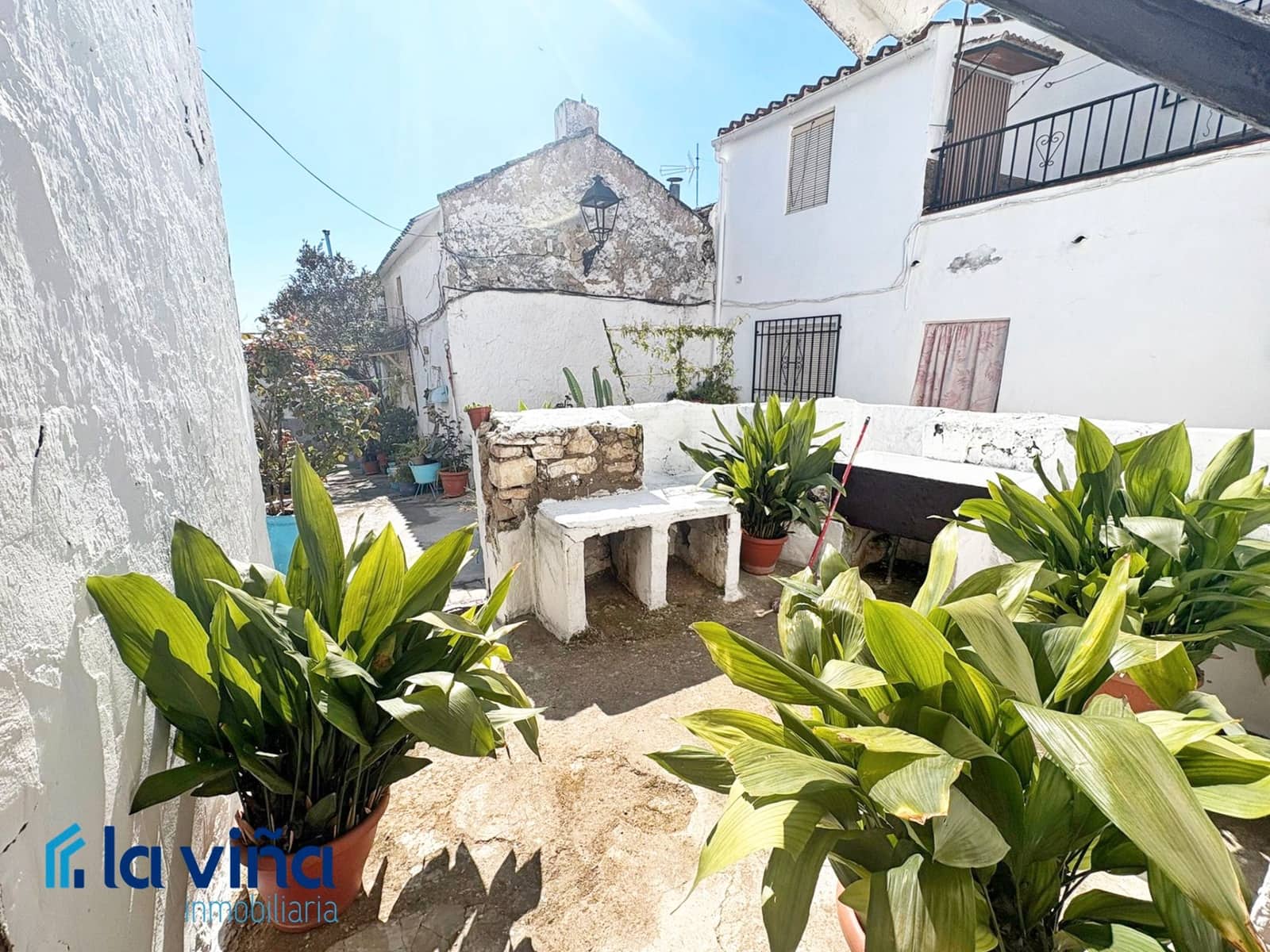 5 bedroom Villa for sale in Iznajar - € 25,900 (Ref: 9688501)