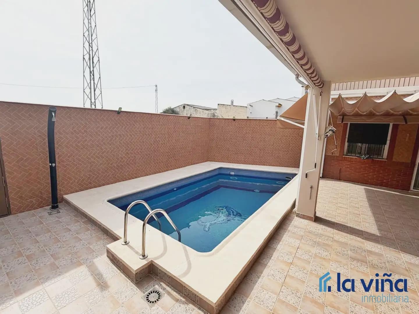 3 bedroom Villa for sale in Fuente de Piedra with pool garage - € 379,900 (Ref: 9798399)