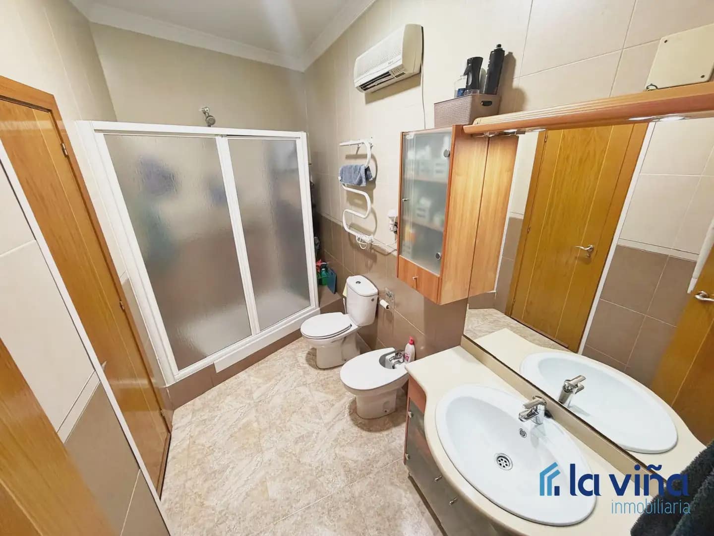 3 bedroom Villa for sale in Fuente de Piedra with pool garage - € 379,900 (Ref: 9798399)