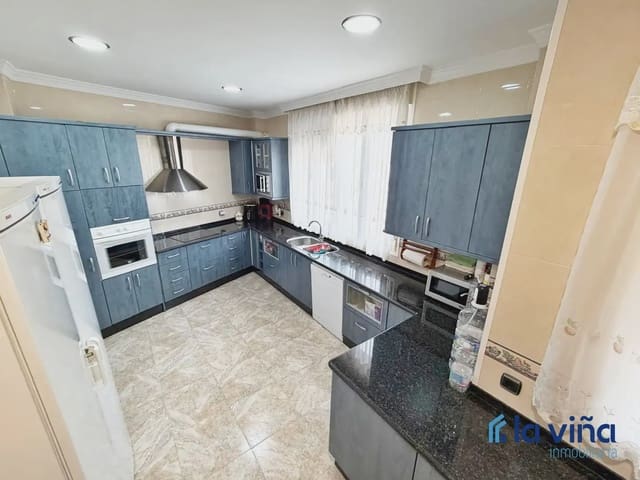 3 bedroom Villa for sale in Fuente de Piedra with pool garage - € 379,900 (Ref: 9798399)