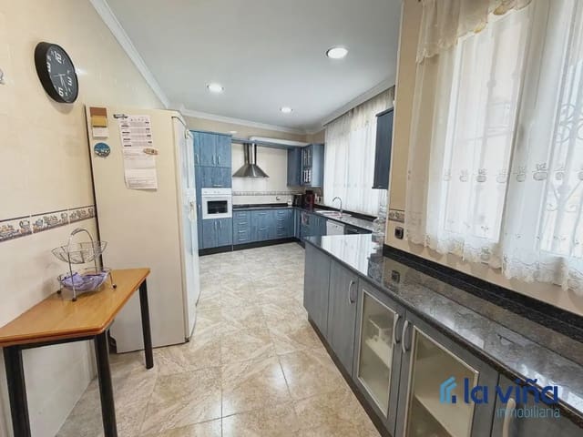 3 bedroom Villa for sale in Fuente de Piedra with pool garage - € 379,900 (Ref: 9798399)