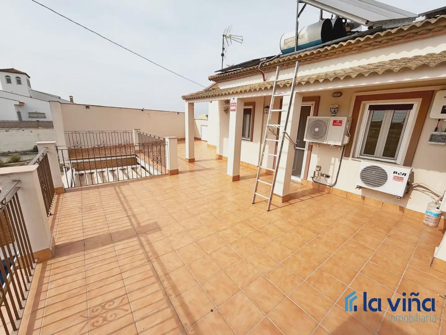 3 bedroom Villa for sale in Fuente de Piedra with pool garage - € 379,900 (Ref: 9798399)