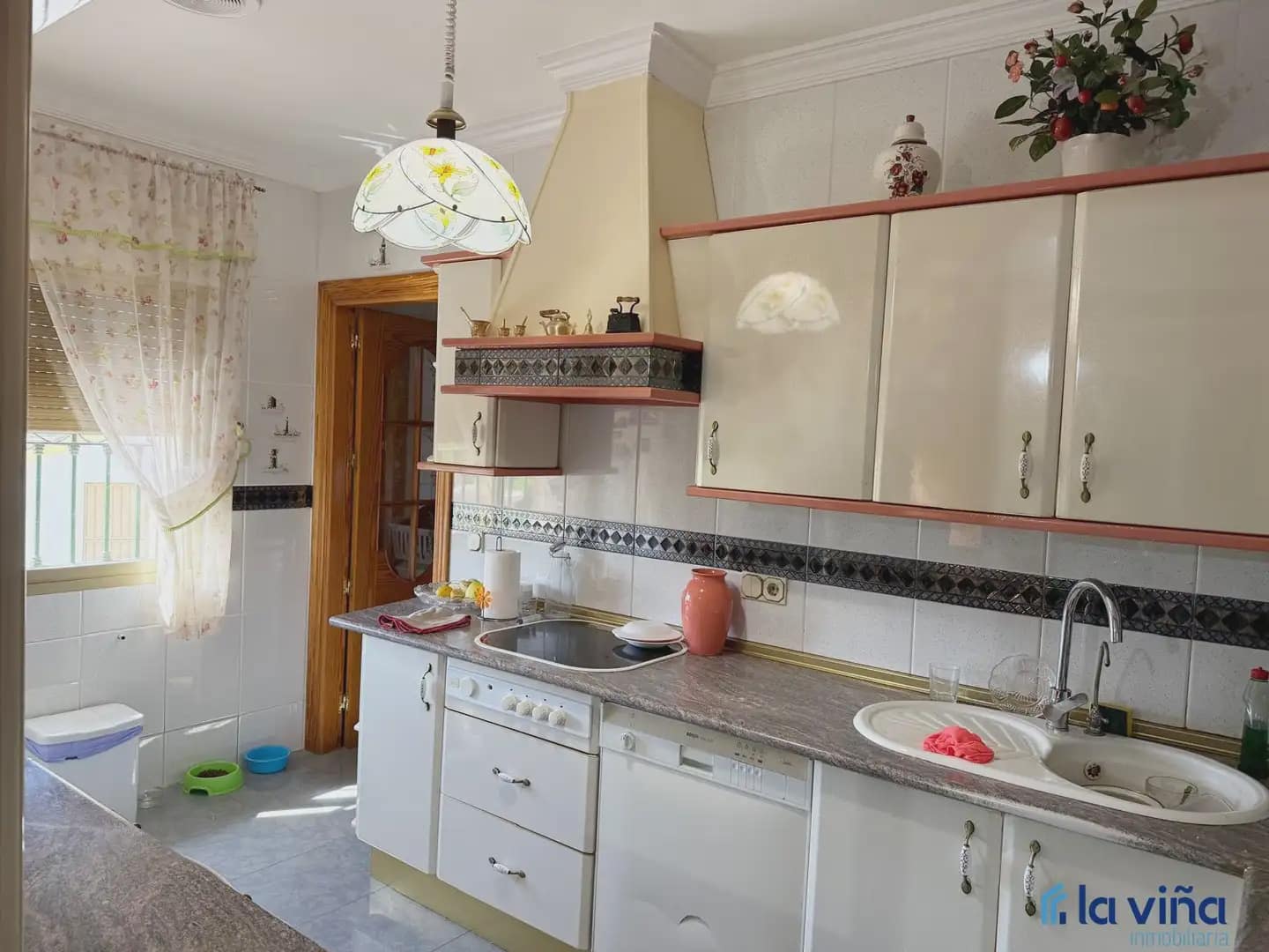 4 soverom Villa til salgs i Loja med garasje - € 360 000 (Ref: 9880316)