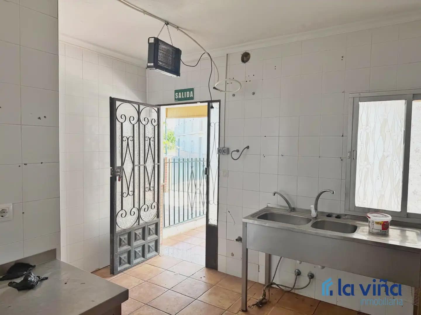 4 bedroom Townhouse for sale in Loja with garage - € 310,000 (Ref: 9880432)