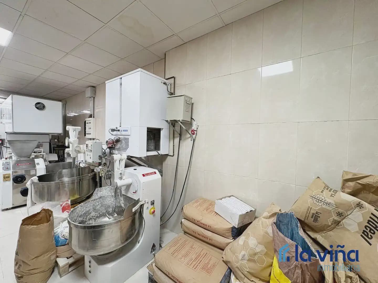 4 bedroom Business for sale in La Roda de Andalucia - € 499,000 (Ref: 9924969)