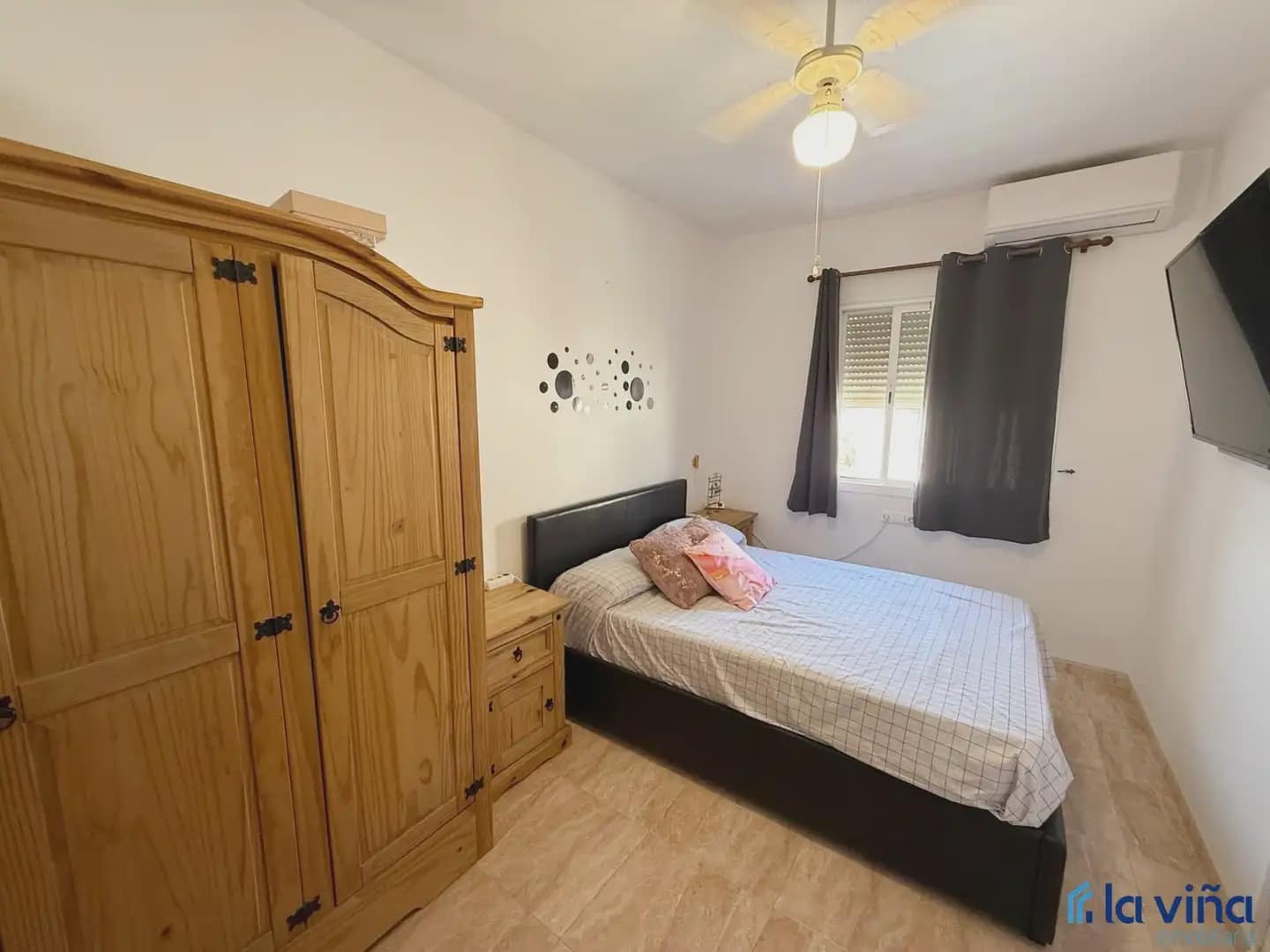 4 bedroom Semi-detached Villa for sale in Fuente de Piedra with garage - € 212,000 (Ref: 9928564)