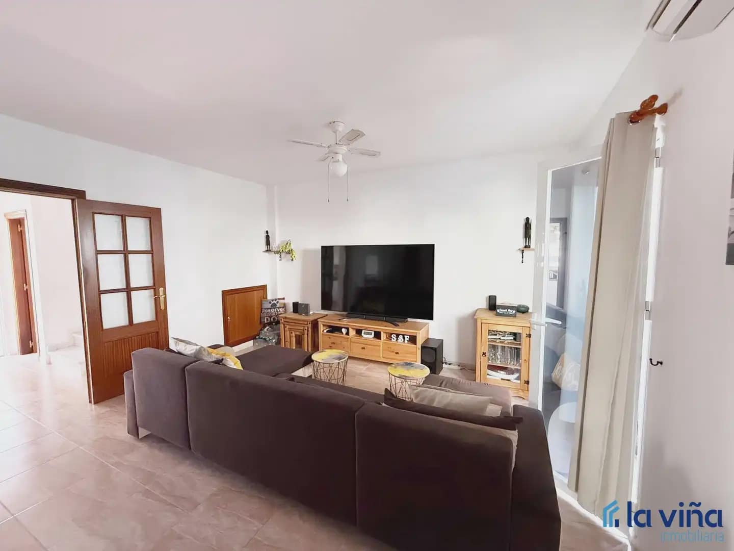 4 bedroom Semi-detached Villa for sale in Fuente de Piedra with garage - € 212,000 (Ref: 9928564)