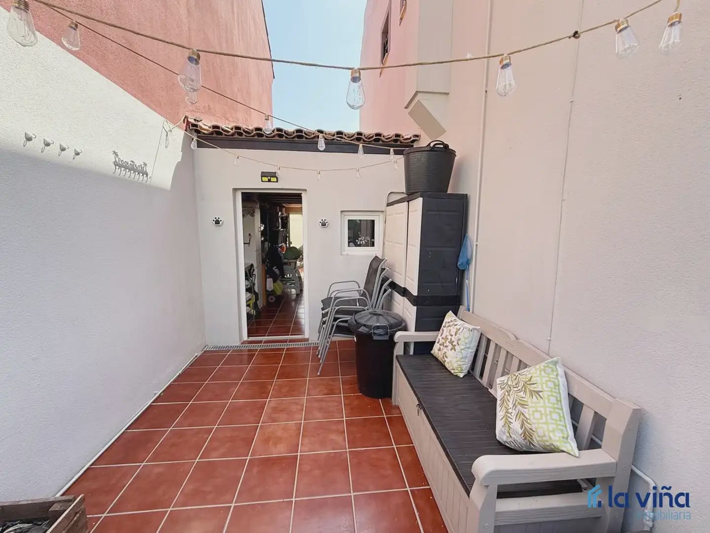 4 bedroom Semi-detached Villa for sale in Fuente de Piedra with garage - € 212,000 (Ref: 9928564)