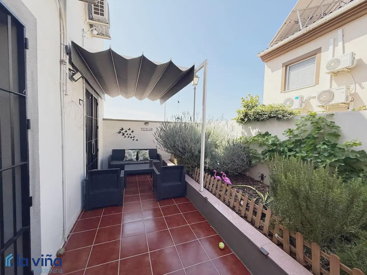 4 bedroom Semi-detached Villa for sale in Fuente de Piedra with garage - € 212,000 (Ref: 9928564)