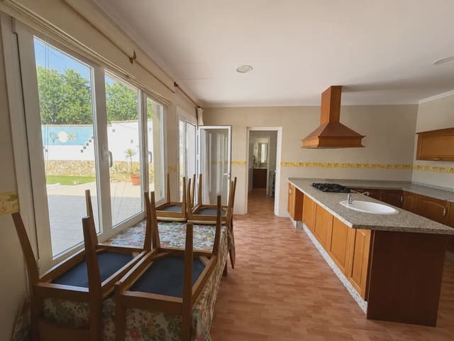 1 soveværelse Erhverv til salg i Fuente Camacho, Loja med swimmingpool - € 390.000 (Ref: 9948411)