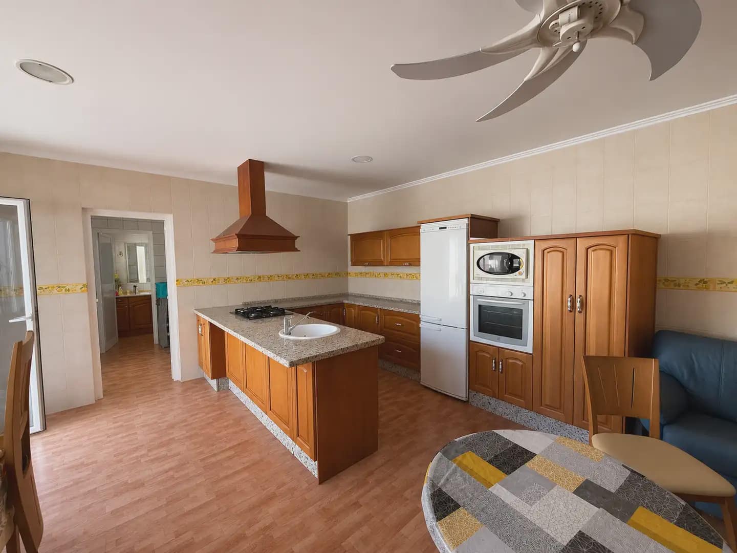 1 bedroom Commercial for sale in Loja with pool - € 390,000 (Ref: 9948411)