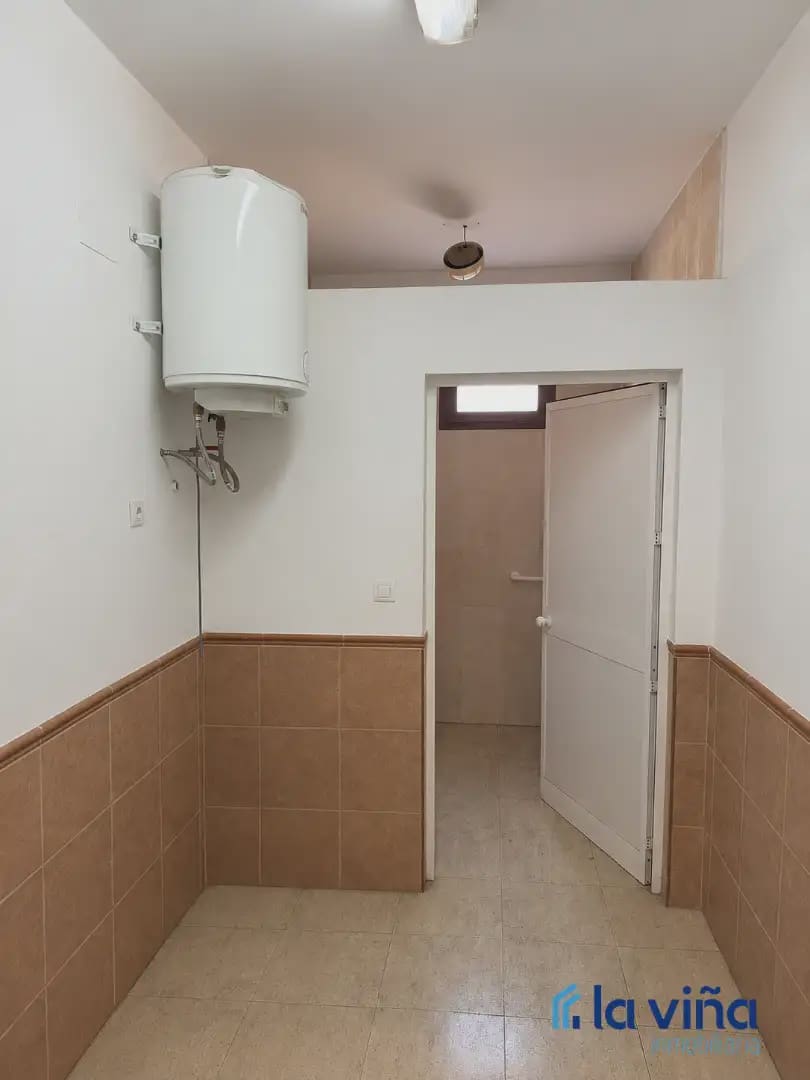 Kommersiell til leie i Mollina med garasje - € 2 500 (Ref: 9948600)