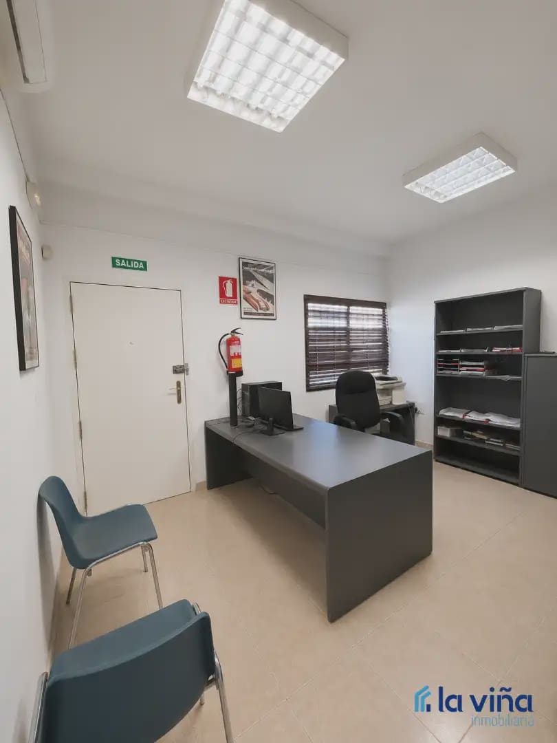 Kommersiell til leie i Mollina med garasje - € 2 500 (Ref: 9948600)