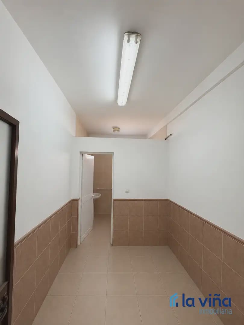 Kommersiell til leie i Mollina med garasje - € 2 500 (Ref: 9948600)