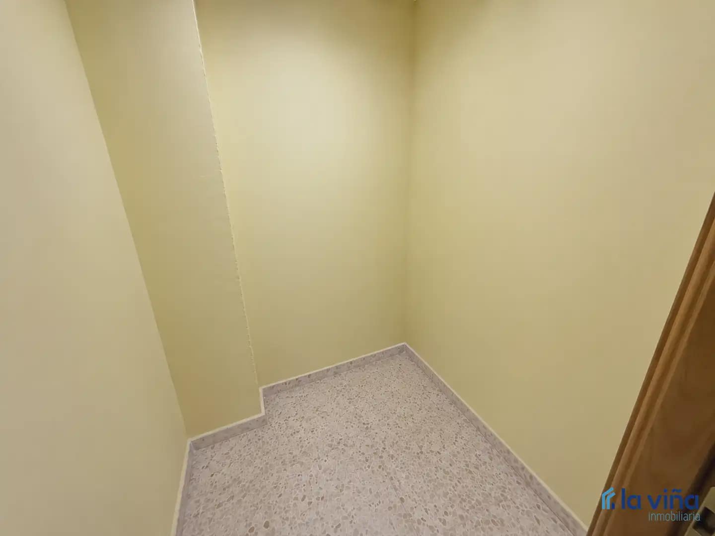 Kommersiell til salgs i Loja - € 79 000 (Ref: 9953600)