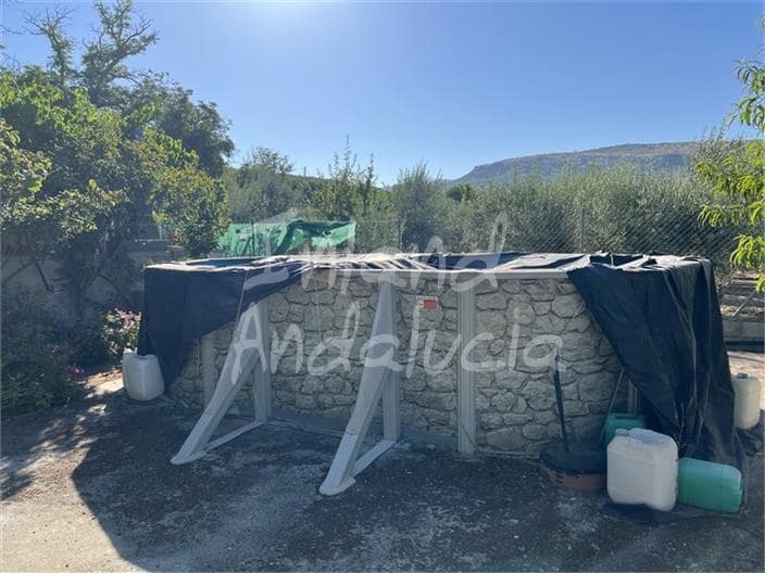 2 slaapkamer Finca/Landhuis te koop in Castillo de Locubin met zwembad garage - € 107.000 (Ref: 10008161)