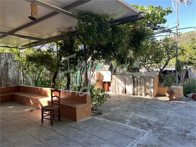2 slaapkamer Finca/Landhuis te koop in Castillo de Locubín met zwembad garage - € 107.000 (Ref: 10008161)