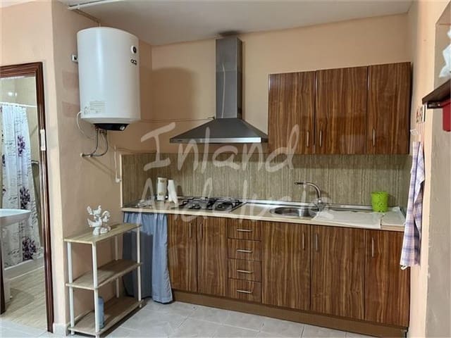 2 slaapkamer Finca/Landhuis te koop in Castillo de Locubín met zwembad garage - € 107.000 (Ref: 10008161)