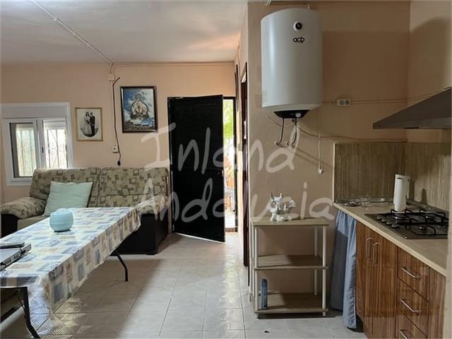 2 slaapkamer Finca/Landhuis te koop in Castillo de Locubín met zwembad garage - € 107.000 (Ref: 10008161)