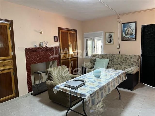 2 slaapkamer Finca/Landhuis te koop in Castillo de Locubín met zwembad garage - € 107.000 (Ref: 10008161)