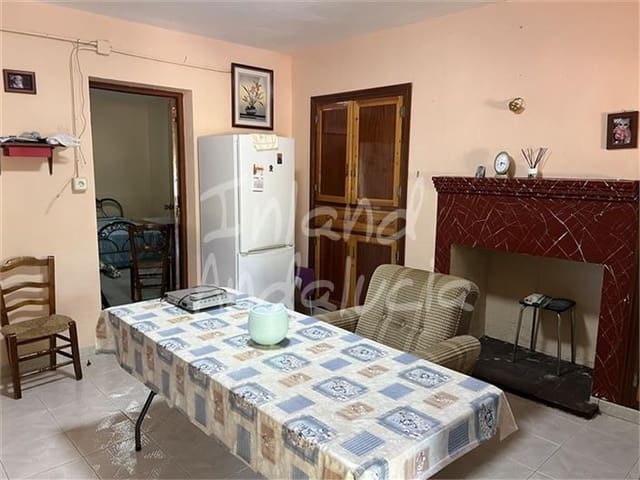 2 slaapkamer Finca/Landhuis te koop in Castillo de Locubín met zwembad garage - € 107.000 (Ref: 10008161)