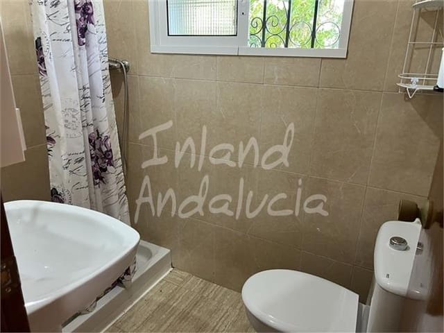2 slaapkamer Finca/Landhuis te koop in Castillo de Locubín met zwembad garage - € 107.000 (Ref: 10008161)
