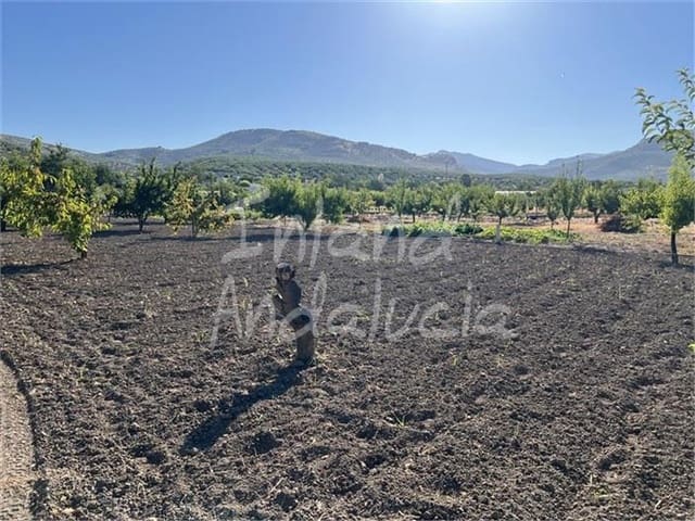 2 slaapkamer Finca/Landhuis te koop in Castillo de Locubín met zwembad garage - € 107.000 (Ref: 10008161)