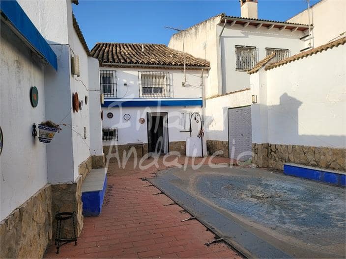Casa de 3 habitaciones en Encinas Reales en venta con piscina - 130.000 € (Ref: 10010112)