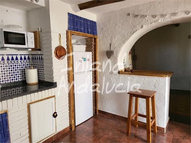 2 slaapkamer Finca/Landhuis te koop in Villanueva de Algaidas met zwembad - € 130.000 (Ref: 10010113)