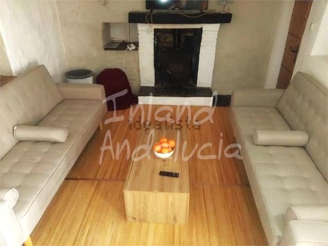 2 slaapkamer Finca/Landhuis te koop in Villanueva de Algaidas met zwembad - € 130.000 (Ref: 10010113)