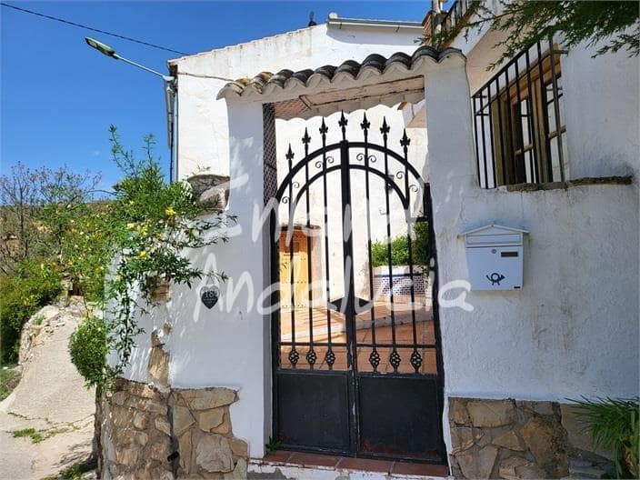 2 slaapkamer Finca/Landhuis te koop in Villanueva de Algaidas met zwembad - € 130.000 (Ref: 10010113)