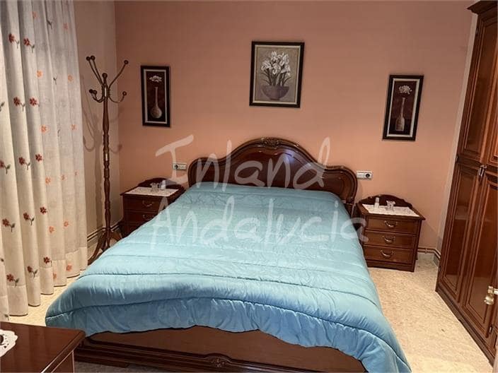 5 bedroom Townhouse for sale in Castillo de Locubin with garage - € 119,000 (Ref: 10012726)