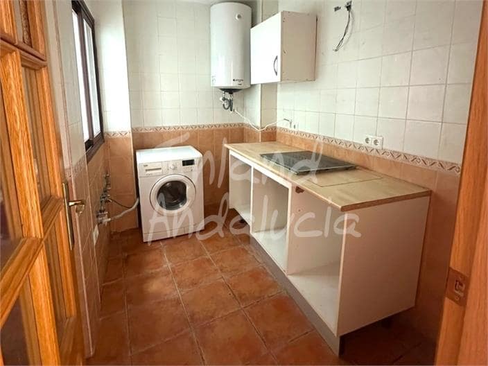 3 bedroom Apartment for sale in Alcaucin with pool - € 140,000 (Ref: 10012727)