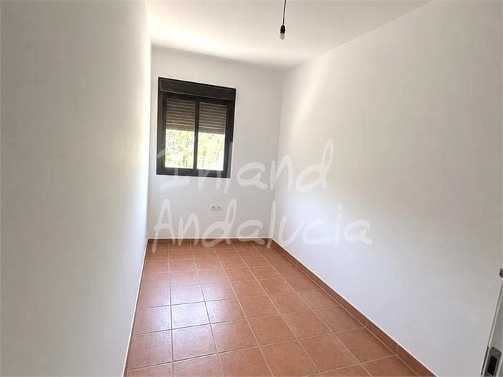 3 bedroom Apartment for sale in Alcaucin with pool - € 140,000 (Ref: 10012727)