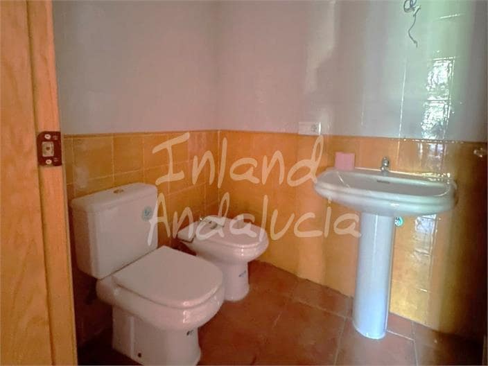 3 bedroom Apartment for sale in Alcaucin with pool - € 140,000 (Ref: 10012727)