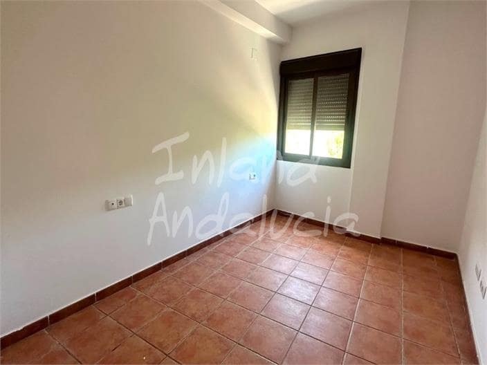3 bedroom Apartment for sale in Alcaucin with pool - € 140,000 (Ref: 10012727)