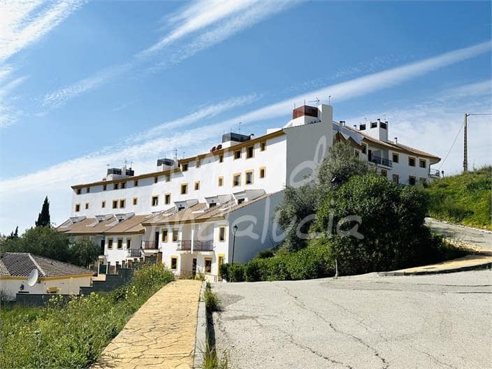 3 bedroom Apartment for sale in Alcaucin with pool - € 140,000 (Ref: 10012727)