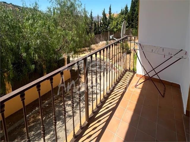 3 bedroom Apartment for sale in Alcaucín with pool - € 140,000 (Ref: 10012727)