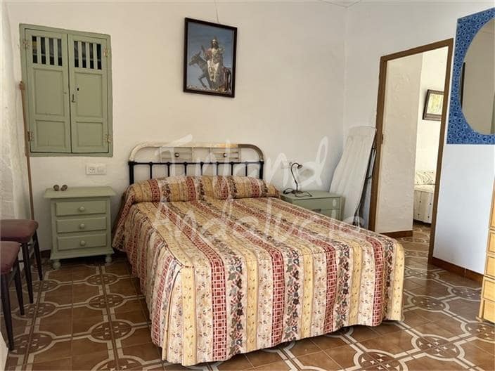 4 bedroom Townhouse for sale in Luque - € 37,000 (Ref: 10014957)