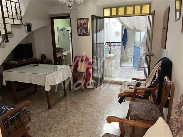 4 slaapkamer Huis te koop in Luque - € 37.000 (Ref: 10014957)