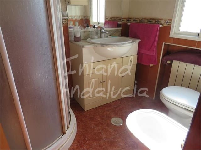 3 bedroom Townhouse for sale in Martos with garage - € 120,000 (Ref: 10029903)