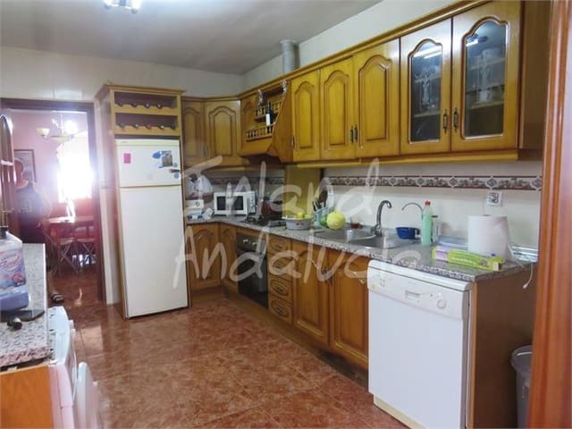 3 bedroom Townhouse for sale in Martos with garage - € 120,000 (Ref: 10029903)