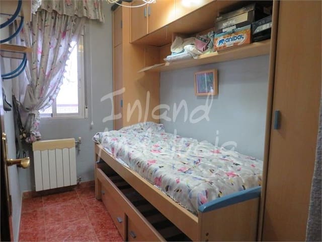 3 bedroom Townhouse for sale in Martos with garage - € 120,000 (Ref: 10029903)