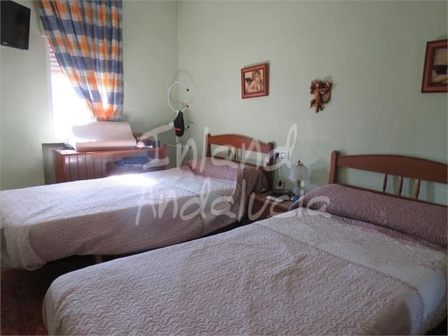 3 bedroom Townhouse for sale in Martos with garage - € 120,000 (Ref: 10029903)