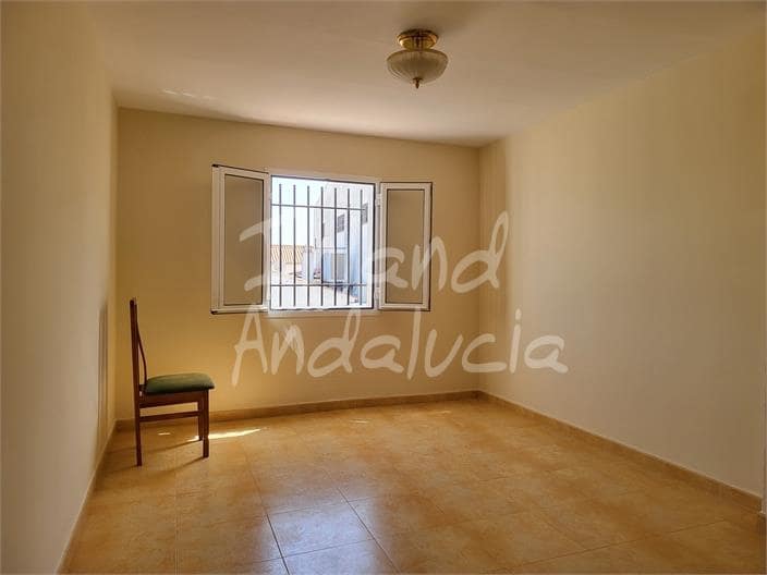5 bedroom Townhouse for sale in Mollina with garage - € 275,000 (Ref: 10049899)