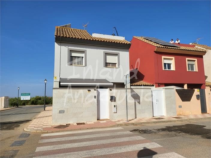 4 slaapkamer Huis te koop in Fuente de Piedra met zwembad - € 212.000 (Ref: 10057845)