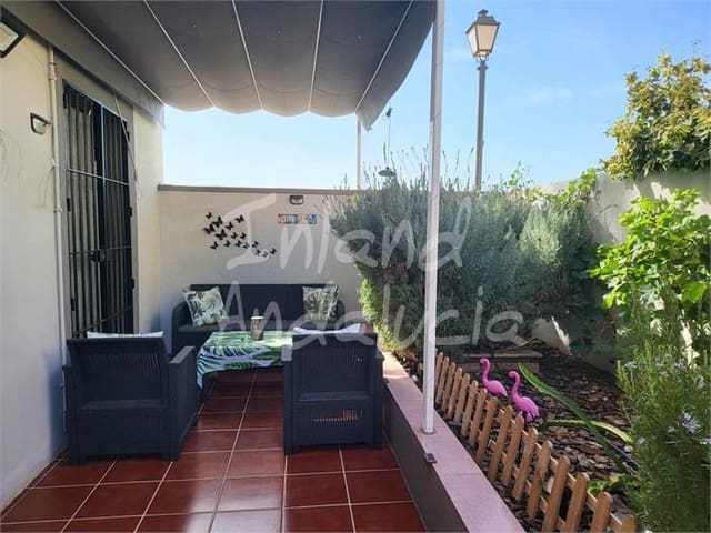 Casa de 4 habitaciones en Fuente de Piedra en venta con piscina - 212.000 € (Ref: 10057845)